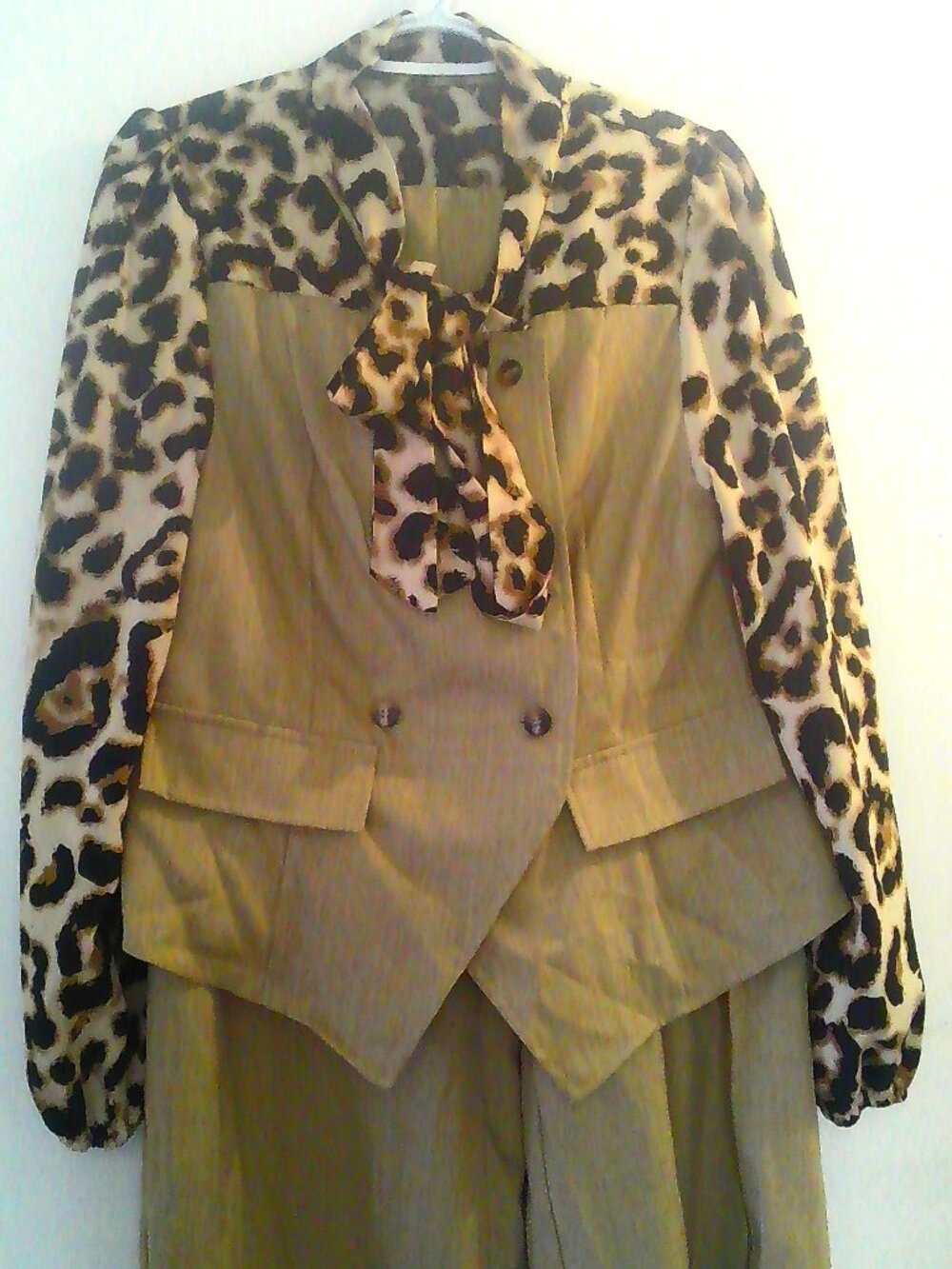 Matching Two Pieces Pant and Blouse Size XL Cream/Beige and Leopard Color New